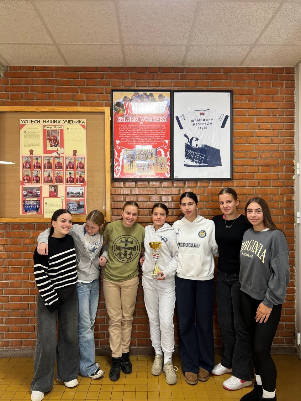 Рукометашице наше школе блистале на градском такмичењу