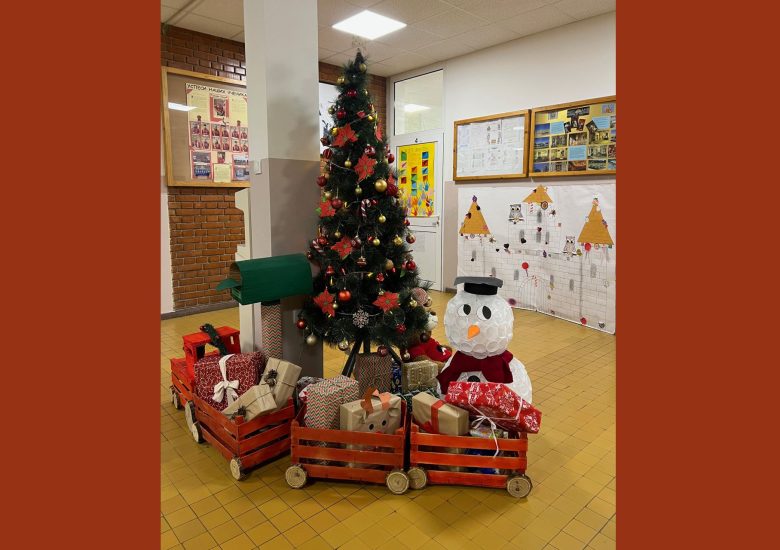 Возићем маште кроз зимску бајку наше школе